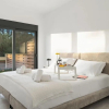 Отель Maison Du Jardin 2-Bedroom Apartment Private Outdoor Jacuzzi, фото 6