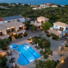 Отель Superior 2-brm Villa, Ideal Locale,300m From Beach, фото 13
