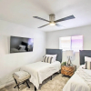 Отель Sunny Tempe Escape: Central Location & Pool, фото 2