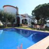 Отель Majestic Holiday Home in Empuriabrava With Private Swimming Pool, Garden and Mooring, фото 14
