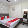 Отель V2v by OYO Rooms, фото 7
