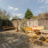 Отель 2 Bedroom House With Garden in Tooting, фото 19