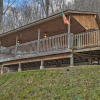 Отель 'bear Den' Cabin: Hot Tub, 4 Mi to Nantahala River, фото 1