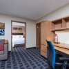 Отель Towneplace Suites by Marriott East Lansing, фото 45
