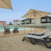 Отель Leonardo - swimming pool and wide patio with barbecue, фото 11