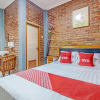 Отель OYO 92606 Djoglo Boto Homestay Syariah, фото 9