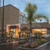 Отель Holiday Inn Hotel Woodland Hills (Warner Ctr), фото 1