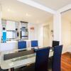 Отель WESLEY, 2BDR Carlton Apartment, фото 21