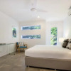Отель Tenterfield Beachfront Luxury 4 Bedroom Holiday Home, фото 6