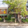 Отель Newly renovated 4 Bed 3 Bath House in DT Toronto, фото 15