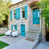 Отель MINIQ HOMES 102 - Historical Stone House with Garden Cinema, фото 1