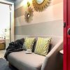 Отель Lis002 · Snuggle up in the Metallic Bed at a Snug, Chic Studio, фото 3