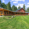 Отель River Road Lodge 7 Bedroom Lodge by NW Comfy Cabins by RedAwning, фото 25