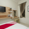 Отель OYO 827 Pondok Shabrina Family Homestay, фото 12