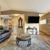 Отель Beautiful Rodee Homestay -west Kelowna, фото 11