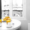 Отель LIVINPARIS - Luxury Flat Notre Dame, фото 11