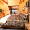 Отель Rising Eagle Lodge - Eight Bedroom Cabin, фото 37