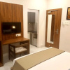 Отель Mumbai House LIG Behind CHL Hospital, фото 4