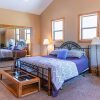 Отель Sunset Chalet - 2600 Sq.ft. Multi-seasonal Retreat, фото 3