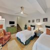 Отель Chic Casita Walk To Beach And Four Seasons 2 Bedroom Apts в Монтесито