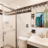 Отель Bnb Hyperion Chic 1BR Haven in Hollywood, фото 7
