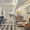 Отель Queen's Court Hotel & Residence, фото 2