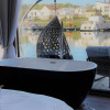 Отель Un moment suspendu pour couple Houseboat trampoline sur l eau, фото 16