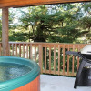 Отель Waterfront 2 bedroom Cottage with Hot Tub!, фото 4