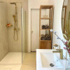 Отель Stylish & Chic Central Apartment with Hot Tub, фото 7