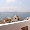 Отель Seashells Penthouse Hot Tub Seaview by Getaways Malta, фото 4