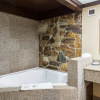 Отель The Plaza Inn & Suites, фото 10