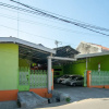 Отель RedDoorz near Kejaksan Station Cirebon 2, фото 15