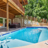Отель Smoky Mountain Splash, 6 Bedroom, Private Pool, WiFi, Pool Table, Sleeps 18, фото 14