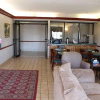Отель Lamar Inn & Suites, фото 6