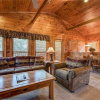 Отель The Great Outdoors - Two Bedroom Cabin, фото 11