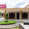 Отель RedDoorz @ Samuel Homestay Pematangsiantar, фото 1