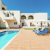 Отель Villa on Hillside, Private Pool, Fantastic Views to bay of Bali and Mountains, фото 1
