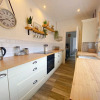 Отель Captivating 2-bed Cottage in Roker Sunderland, фото 6