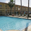 Отель La Quinta Inn by Wyndham Clute Lake Jackson, фото 16