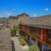 Отель Hongcun Huakai Banxia Huipai Courtyard Homestay, фото 1