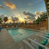 Отель Sun Beach by Avantstay Private Pool, Near Beach, фото 16