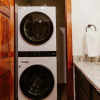 Отель Brand New Downtown Studio w Kitchen, фото 16