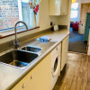 Отель Spacious Victorian family Town House, sleeps 6, near York Centre, фото 6