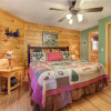 Отель Cubs Corner - Three Bedroom Cabin, фото 7