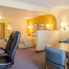 Отель Rodeway Inn & Suites, фото 3