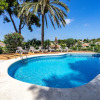Отель Amazing Villa With Views, Fantastic Bbq Dining Large Pool Area, фото 4