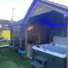 Отель Beautifully Presented 6 bed 5 & a Half Bath House, фото 1