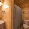 Отель Majestic Manor - Three Bedroom Cabin, фото 7
