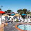 Отель Howard Johnson by Wyndham Anaheim Hotel & Water Playground, фото 13