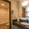 Отель OYO Woodland Hotel and Suites, фото 11